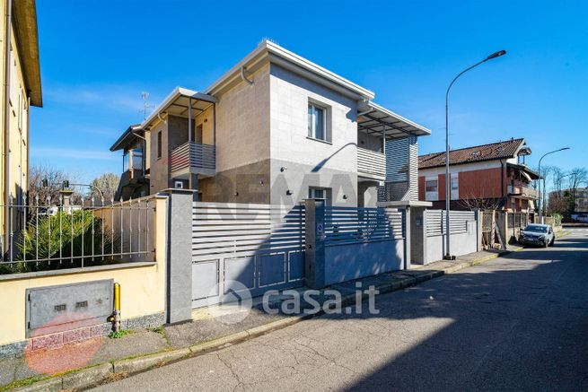 Appartamento in residenziale in Via Monte Ceneri 6
