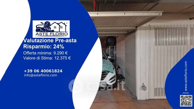 Box/posto auto in residenziale in Piazza Adriano 11 /E