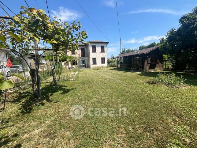 Casa indipendente in residenziale in