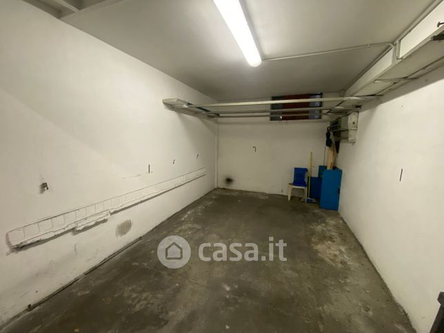 Garage/posto auto in residenziale in Via Antonietta Massuccone Mazzini 6 A