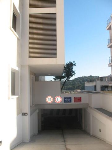 Garage/posto auto in residenziale in Via dei Falconi