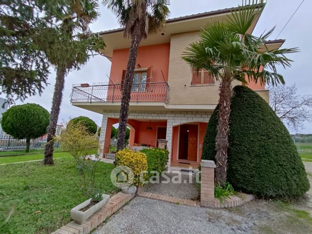 Casa bi/trifamiliare in residenziale in