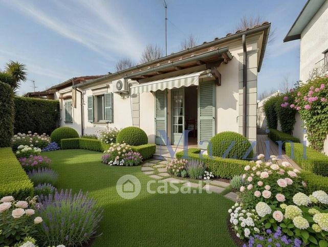 Casa bi/trifamiliare in residenziale in Via Giovanni Amendola