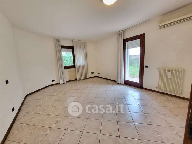 Appartamento in residenziale in Via Augusto Serena