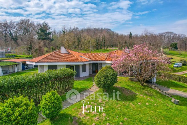 Villa in residenziale in Via G. Caligara 2