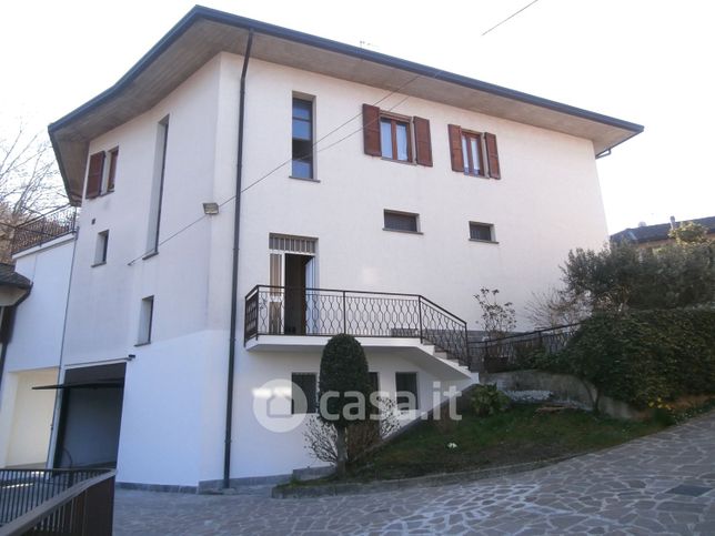 Casa indipendente in residenziale in Via Arienti