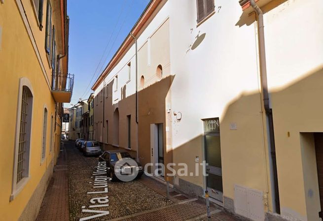 Ufficio in commerciale in Via Luigi Voghera 12