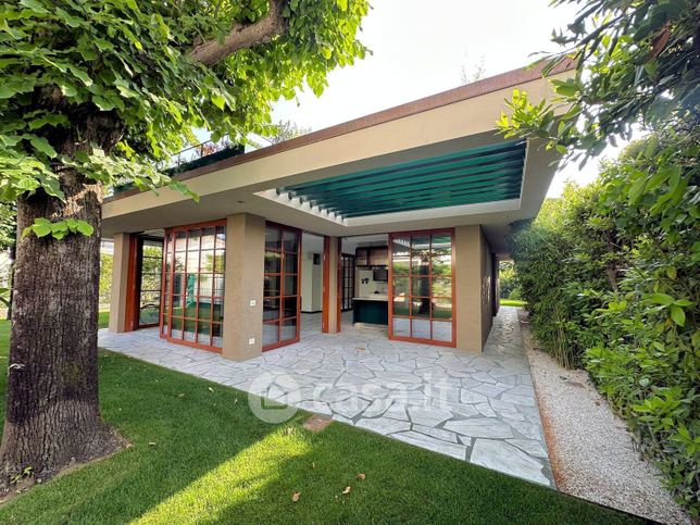 Villa in residenziale in Via San Camillo