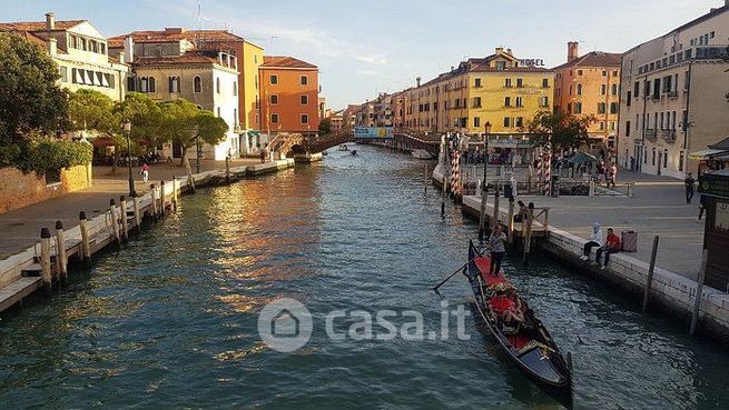 Attivitã /licenza (con o senza mura) in commerciale in Piazzale Roma