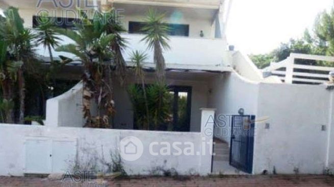 Villetta a schiera in residenziale in Via Anna Frank