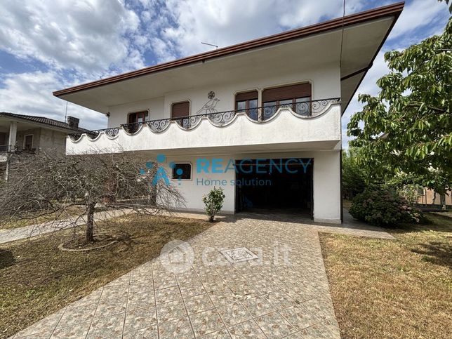 Casa indipendente in residenziale in Via Giuseppe Verdi