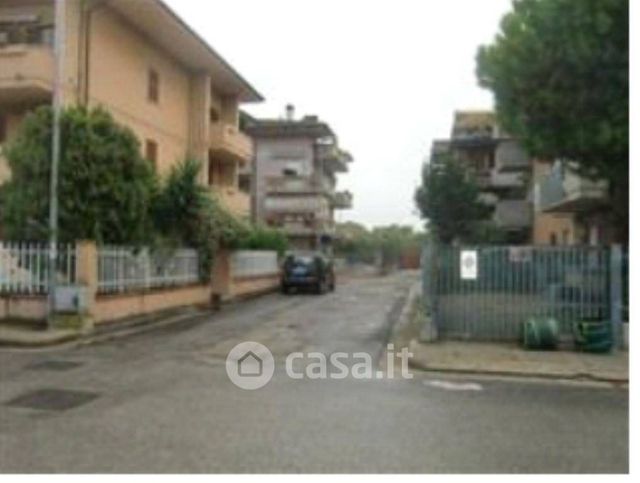 Garage/posto auto in residenziale in Via Ungheria 48