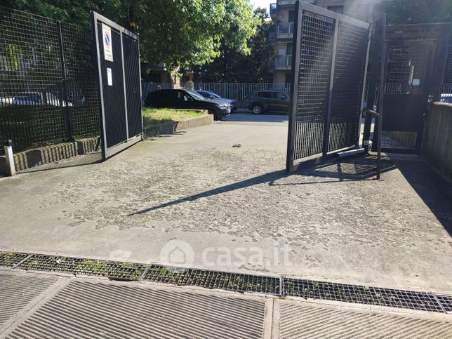 Box/posto auto in residenziale in Via Nervesa