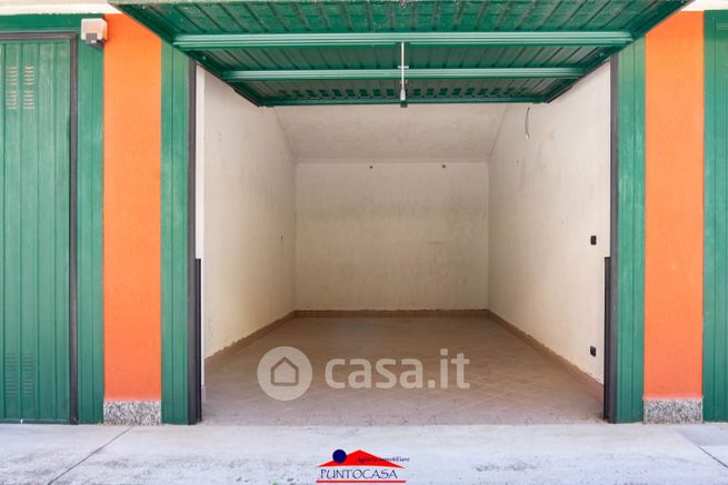 Box/posto auto in residenziale in Via Mazzini 3