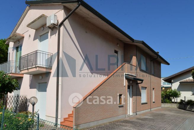 Casa bi/trifamiliare in residenziale in Via Montaletto