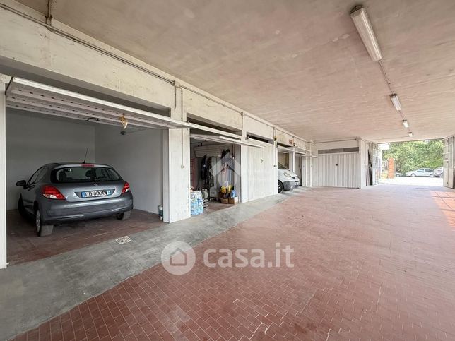 Box/posto auto in residenziale in Strada Moirano 46