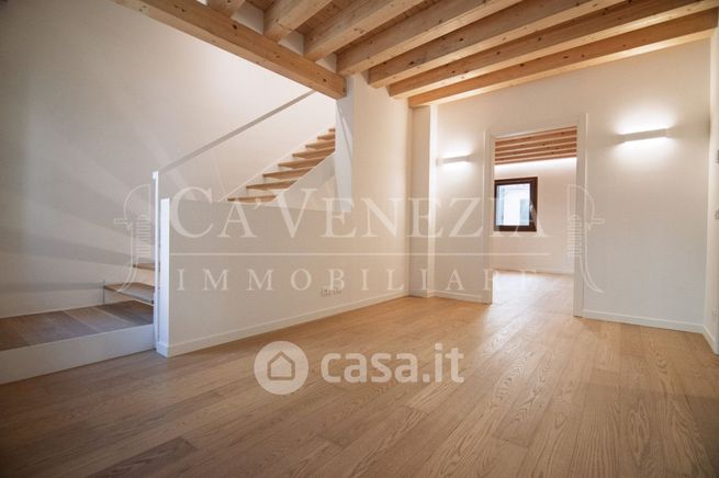 Casa indipendente in residenziale in Campo San Marcuola