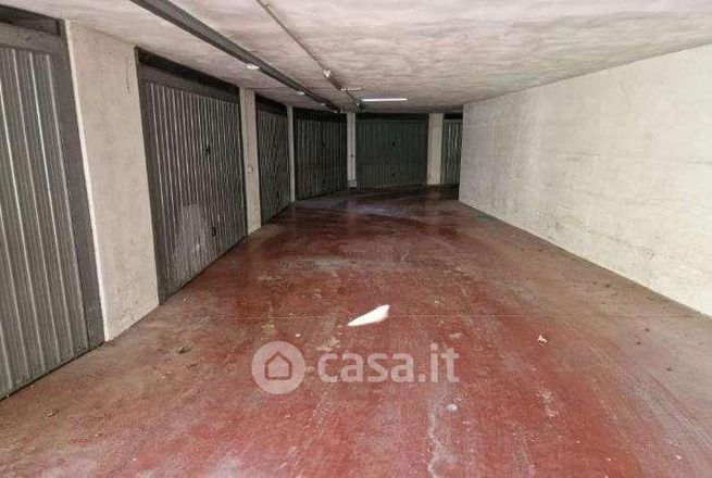 Garage/posto auto in residenziale in Via F. Turati 230