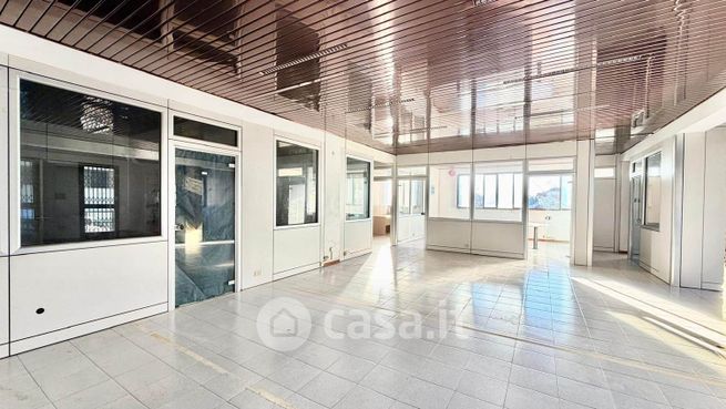 Ufficio in commerciale in 