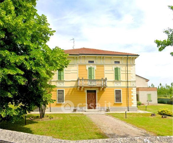 Villa in residenziale in Via Dossi