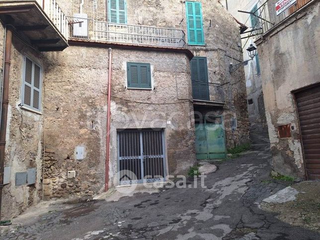 Capannone in commerciale in 