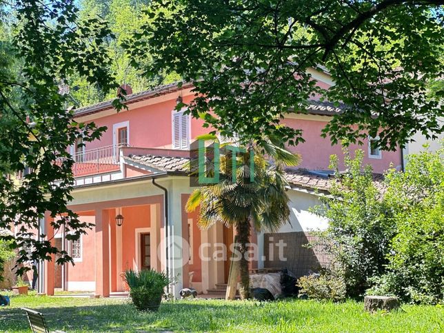 Villa in residenziale in Via del Crocifisso
