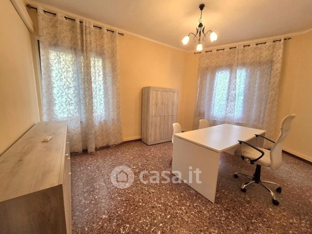 Ufficio in commerciale in Via Antonio Cantore 37