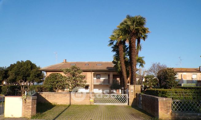 Villa in residenziale in Via XXV Aprile 12