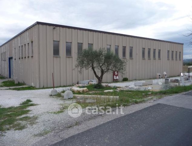 Capannone in commerciale in LocalitÃ  Ilci