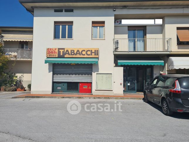 Attivitã /licenza (con o senza mura) in commerciale in Via Romana Ovest 82