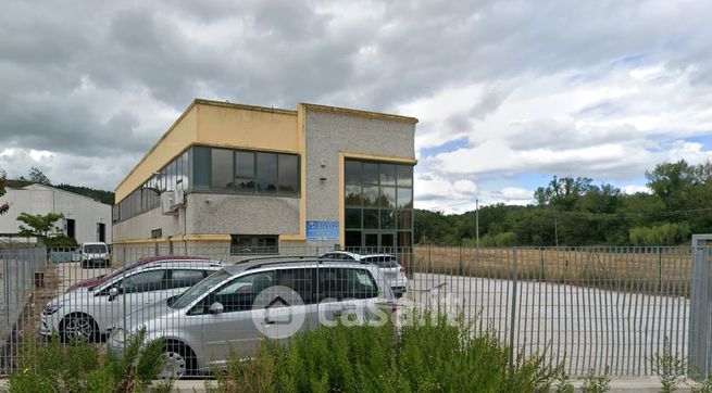 Capannone in commerciale in Via dei Fiordalisi 19