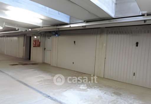 Garage/posto auto in residenziale in Via Italia 5