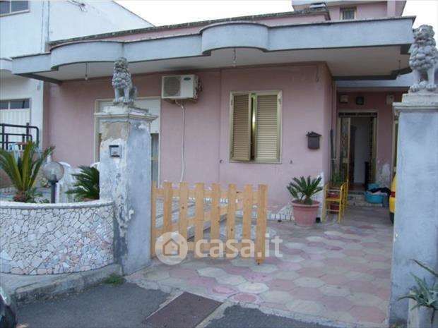 Casa bi/trifamiliare in residenziale in Via Albano 39