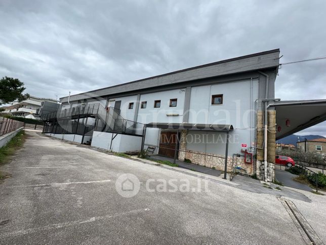 Capannone in commerciale in Via Fratelli Rosselli 334