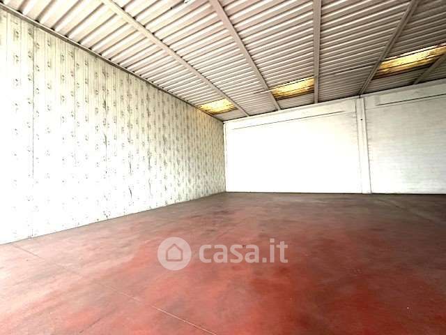 Capannone in commerciale in 