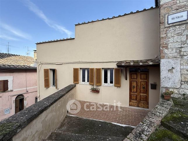 Casa indipendente in residenziale in 