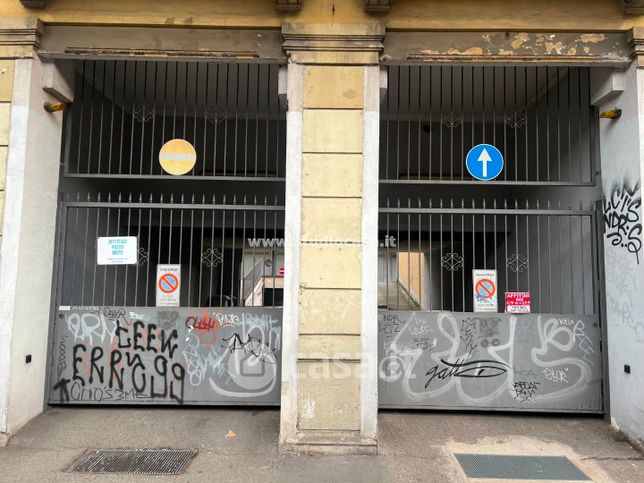 Box/posto auto in residenziale in Via Ferrante Aporti 22