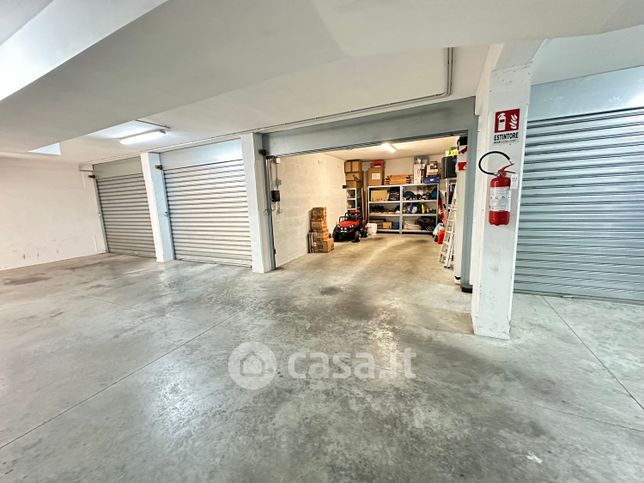 Garage/posto auto in residenziale in Via Giovanni Pascoli 20