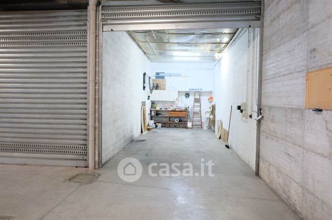 Garage/posto auto in residenziale in Via del Ponticello 25