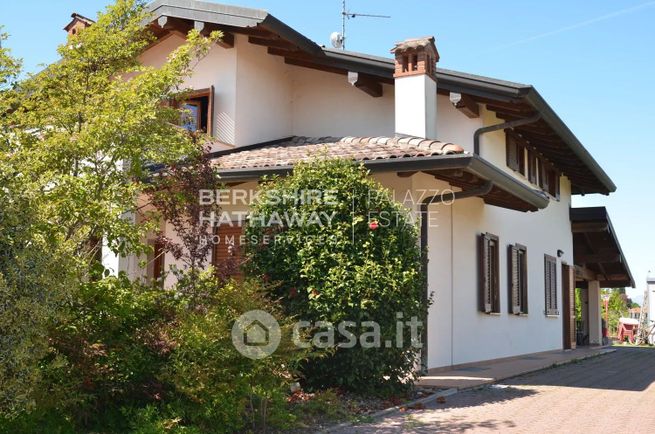 Villa in residenziale in 