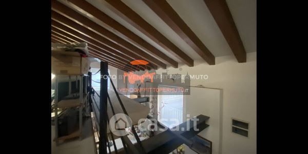 Capannone in commerciale in 