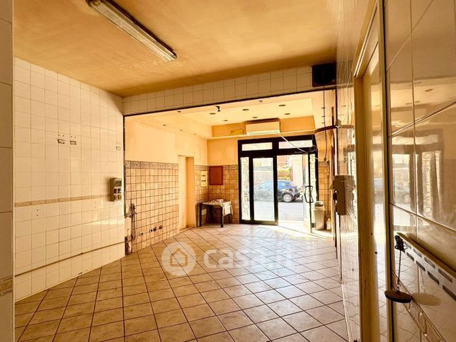 Attivitã /licenza (con o senza mura) in commerciale in Via Francesco di Benedetto 263