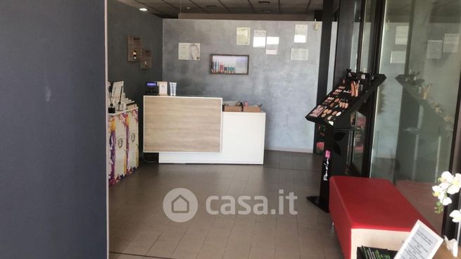 Attivitã /licenza (con o senza mura) in commerciale in