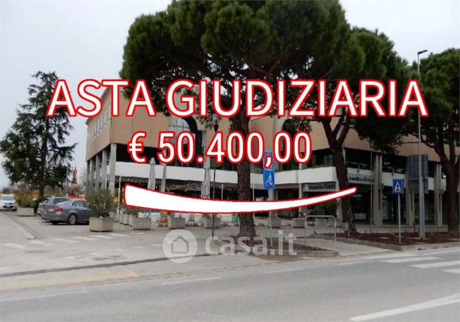 Ufficio in commerciale in Via Fausta 403