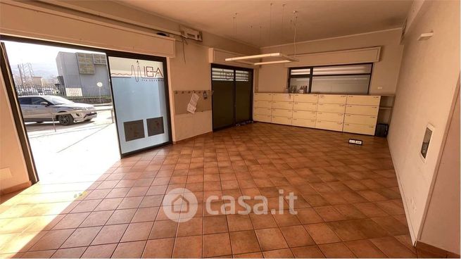 Ufficio in commerciale in Via Roma 82