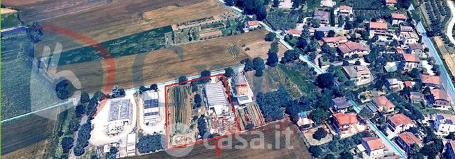 Capannone in commerciale in 