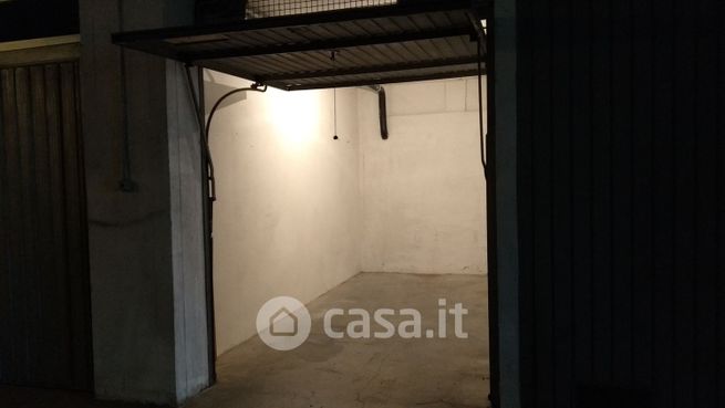 Box/posto auto in residenziale in Via Adriano Zarini 350