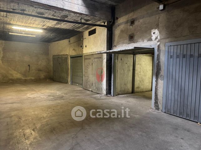 Box/posto auto in residenziale in Via Buenos Aires 27 /A