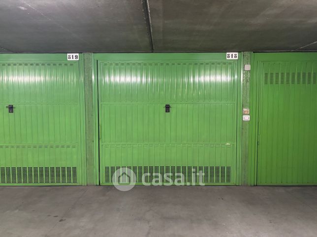 Box/posto auto in residenziale in Via Alessandro Tadino 45