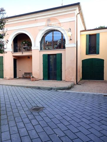 Villa in residenziale in Piazza Umberto I 1